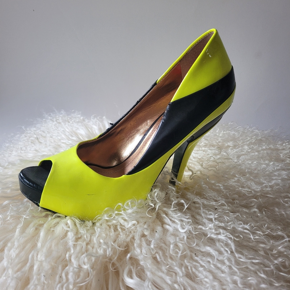 BCBG Generation - Peep Toe Stilleto